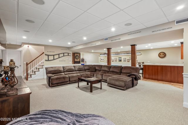 16 Pine Street, Toms River, NJ 08753
