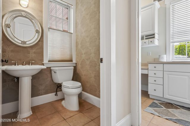 16 Pine Street, Toms River, NJ 08753