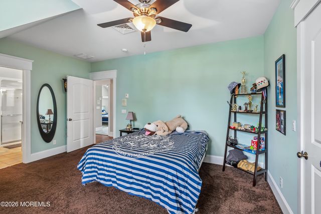 16 Pine Street, Toms River, NJ 08753