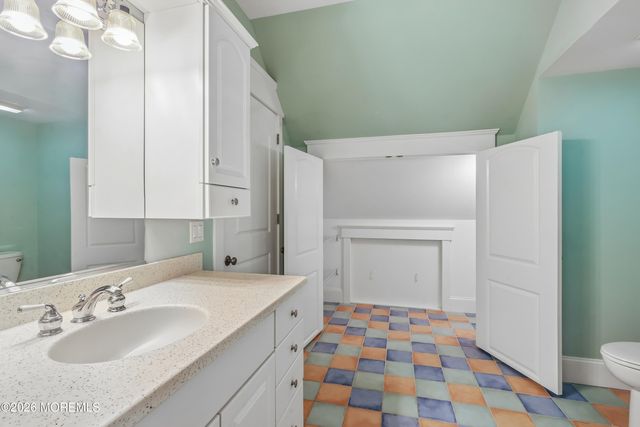 16 Pine Street, Toms River, NJ 08753