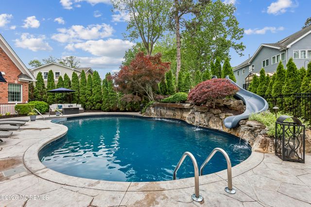 16 Pine Street, Toms River, NJ 08753