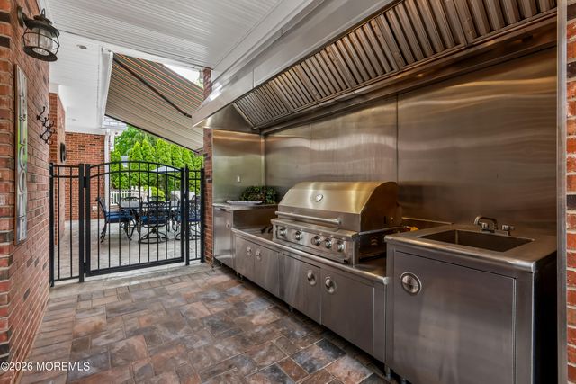 16 Pine Street, Toms River, NJ 08753