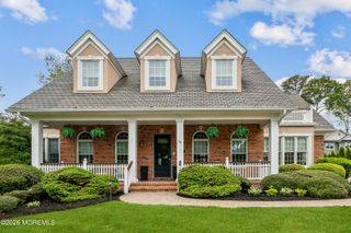 16 Pine Street, Toms River, NJ 08753