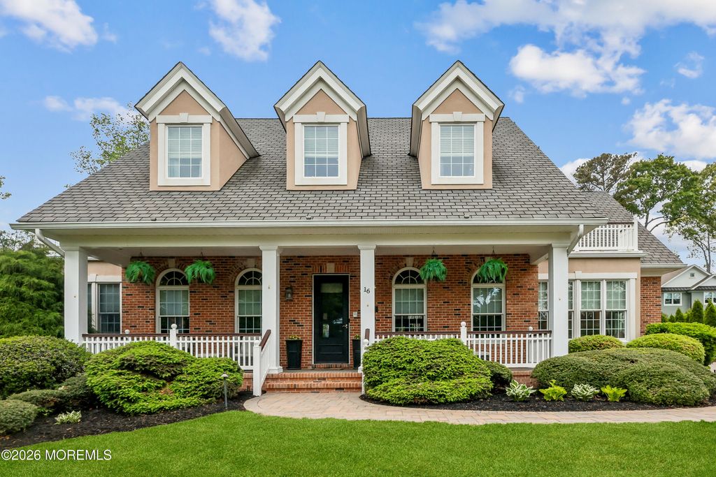 16 Pine Street, Toms River, NJ 08753