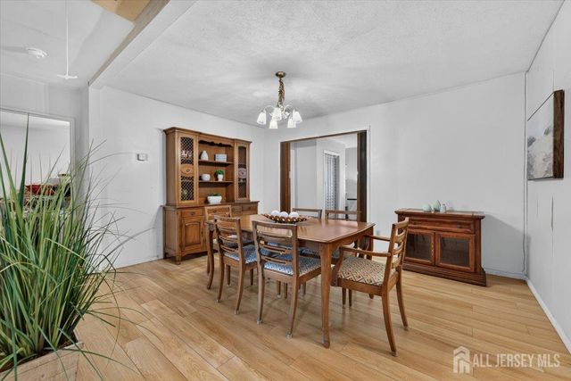 25 Kenmore Road, Edison, NJ 08817