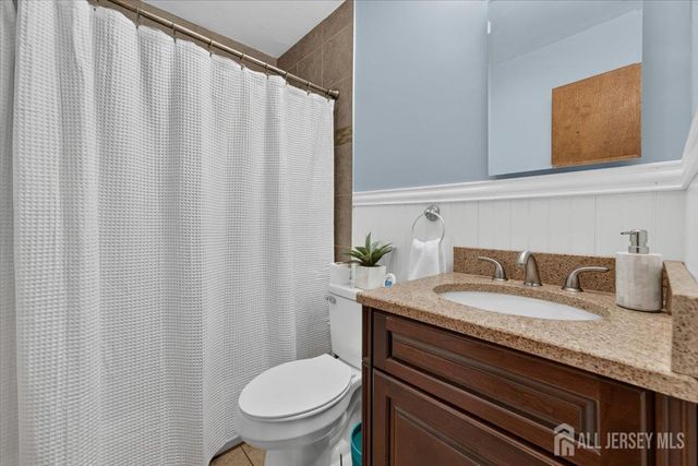 25 Kenmore Road, Edison, NJ 08817