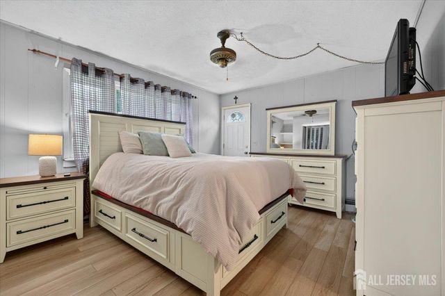 25 Kenmore Road, Edison, NJ 08817