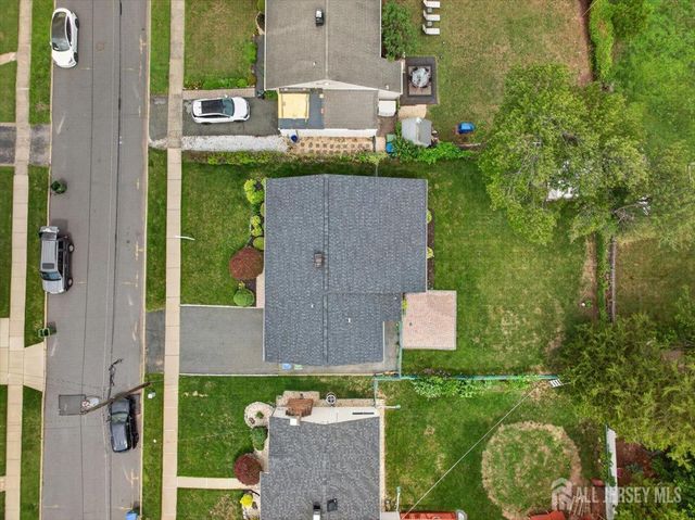 25 Kenmore Road, Edison, NJ 08817