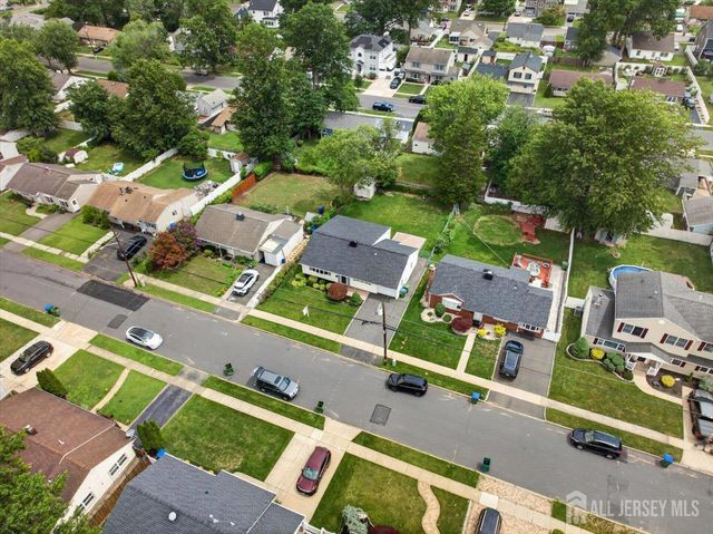 25 Kenmore Road, Edison, NJ 08817