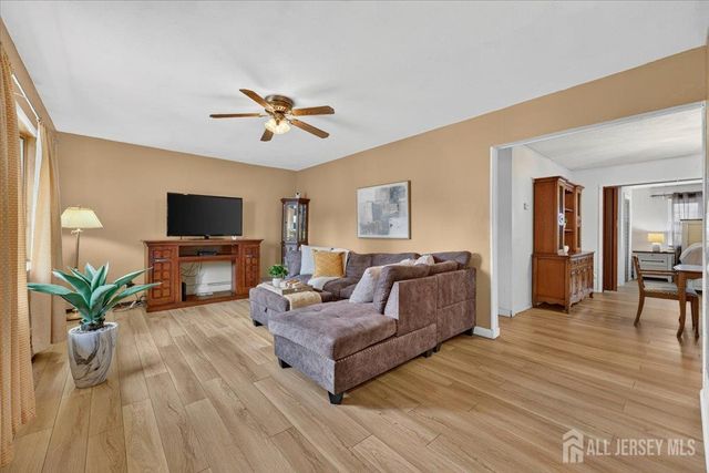 25 Kenmore Road, Edison, NJ 08817