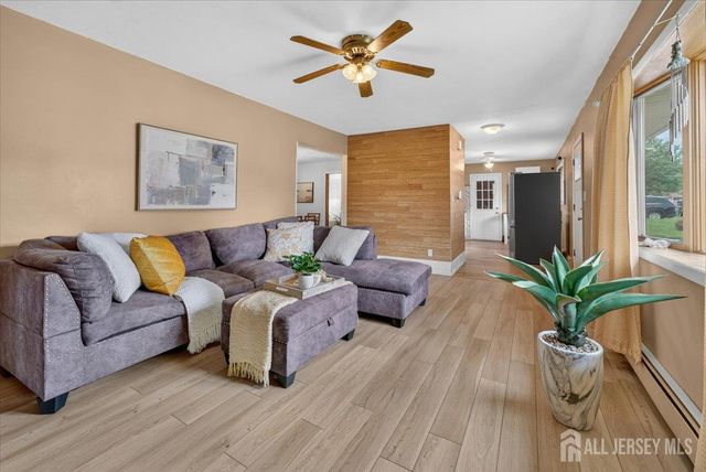 25 Kenmore Road, Edison, NJ 08817