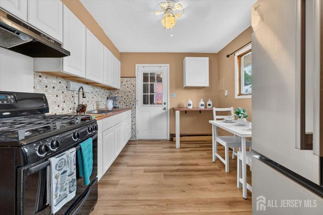 25 Kenmore Road, Edison, NJ 08817