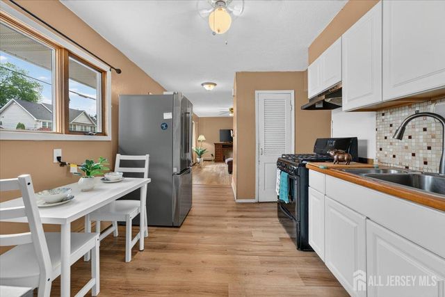 25 Kenmore Road, Edison, NJ 08817