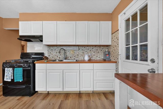 25 Kenmore Road, Edison, NJ 08817