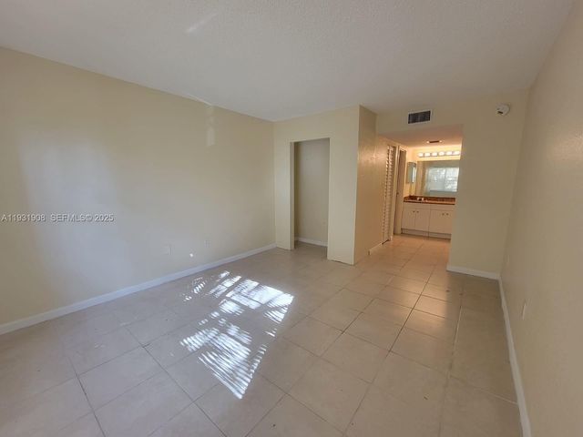 4304 NW 9th Ave 3-2G, Deerfield Beach, FL 33064