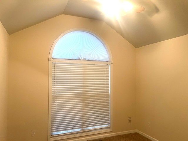 12 Oak Point Dr, Fayetteville, TN 37334