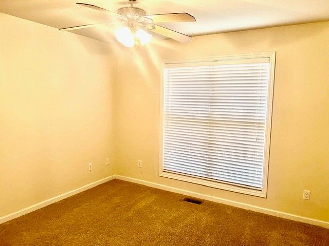 12 Oak Point Dr, Fayetteville, TN 37334