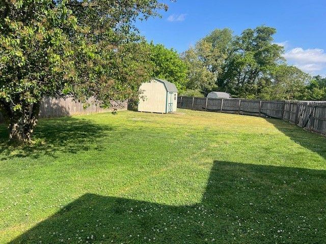 12 Oak Point Dr, Fayetteville, TN 37334