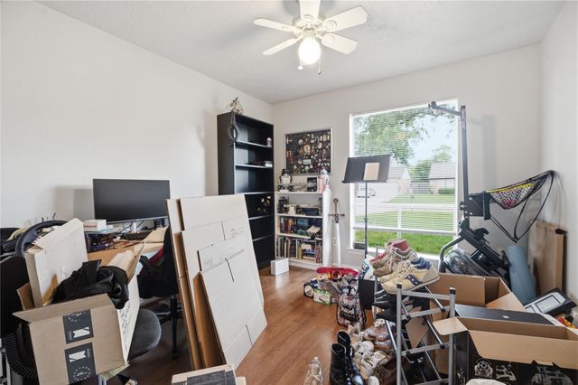 466 El Toro Lane, Webster, TX 77598
