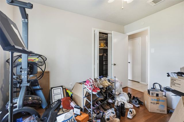 466 El Toro Lane, Webster, TX 77598