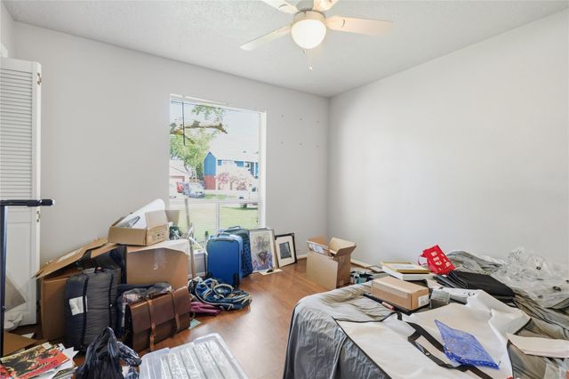 466 El Toro Lane, Webster, TX 77598
