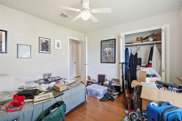 466 El Toro Lane, Webster, TX 77598