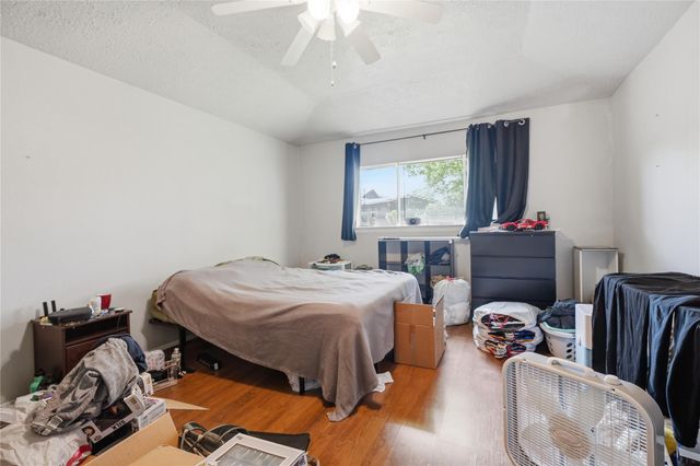 466 El Toro Lane, Webster, TX 77598