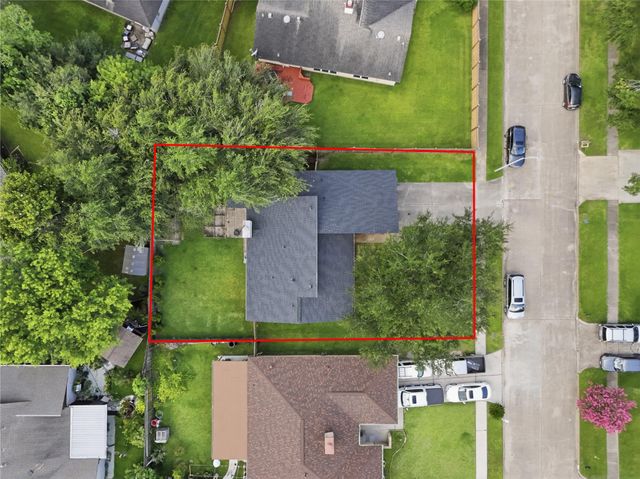 466 El Toro Lane, Webster, TX 77598