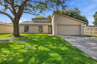 466 El Toro Lane, Webster, TX 77598