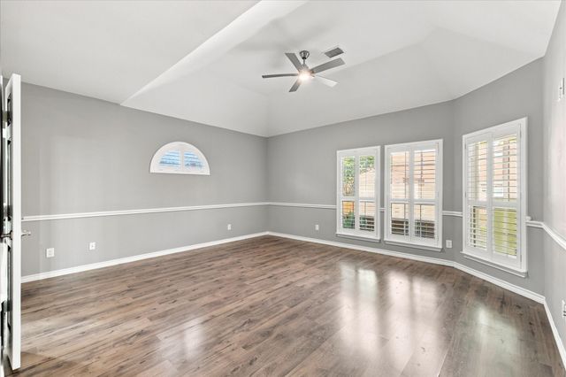 809 Meadowside Court, Garland, TX 75043