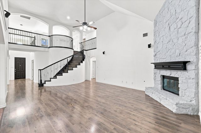 809 Meadowside Court, Garland, TX 75043