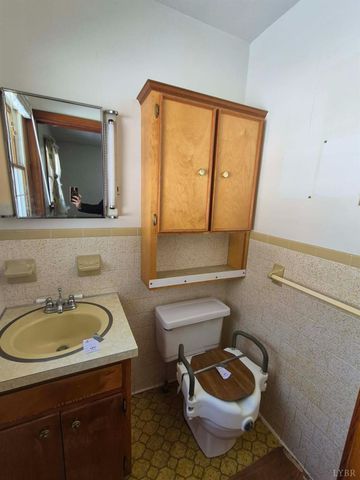 123 Elmwood Lane, Rustburg, VA 24588