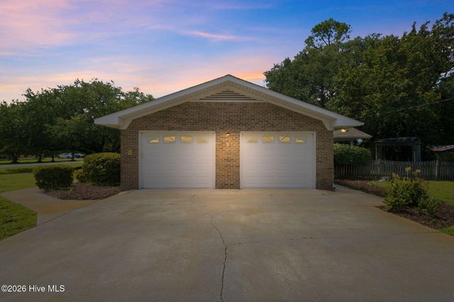 4637 Dean Drive, Wilmington, NC 28405