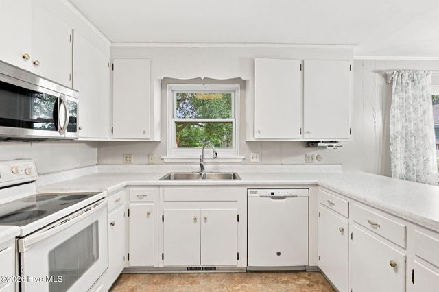 4637 Dean Drive, Wilmington, NC 28405