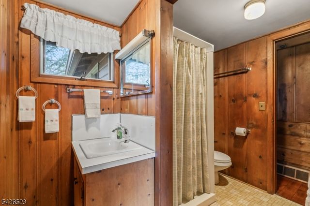 315 W Lake Shore Dr, Vernon Twp., NJ 07422