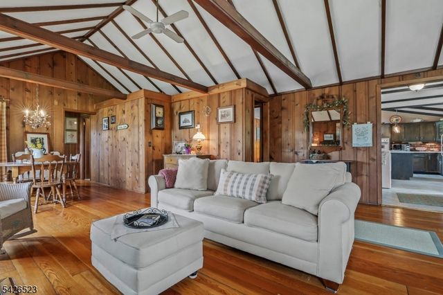 315 W Lake Shore Dr, Vernon Twp., NJ 07422