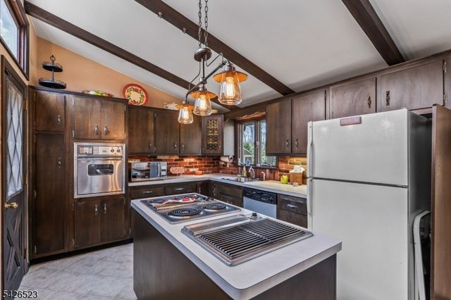 315 W Lake Shore Dr, Vernon Twp., NJ 07422