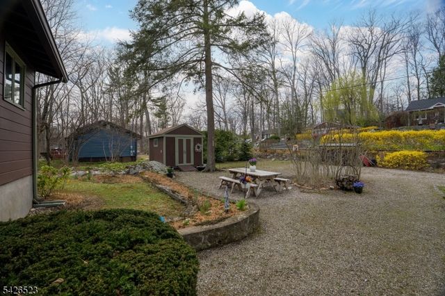 315 W Lake Shore Dr, Vernon Twp., NJ 07422