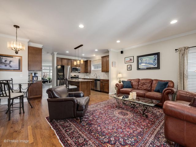 3644 N Avondale Avenue, Chicago, IL 60618