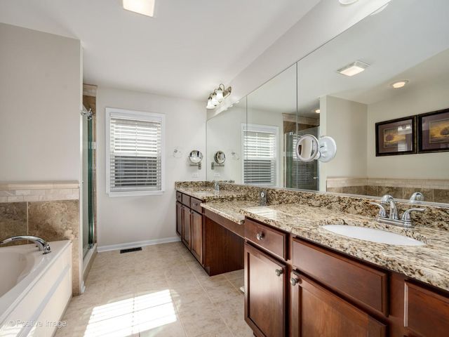 3644 N Avondale Avenue, Chicago, IL 60618