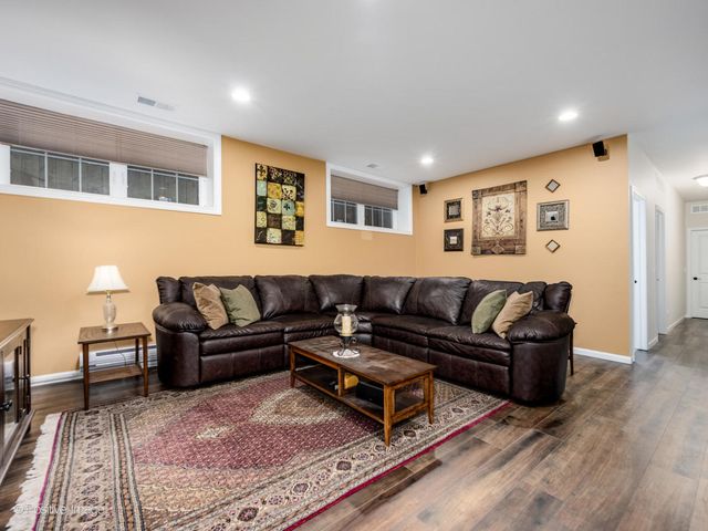 3644 N Avondale Avenue, Chicago, IL 60618