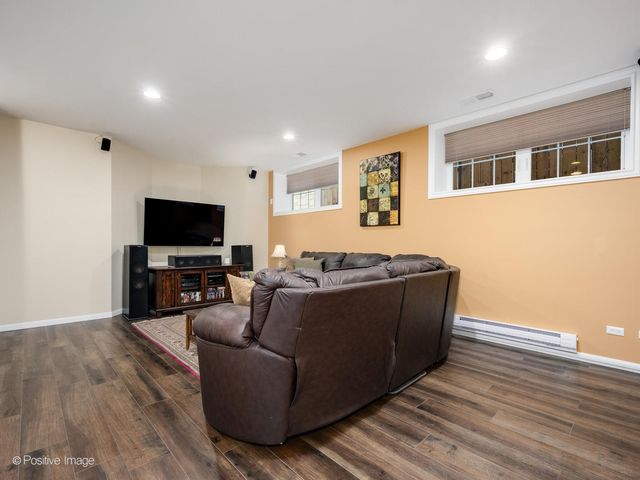 3644 N Avondale Avenue, Chicago, IL 60618