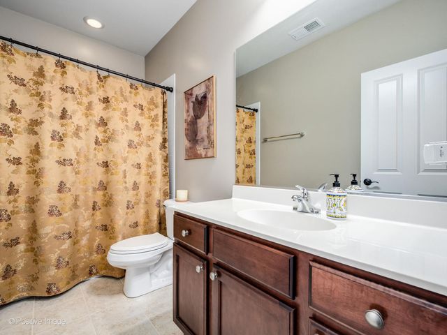 3644 N Avondale Avenue, Chicago, IL 60618