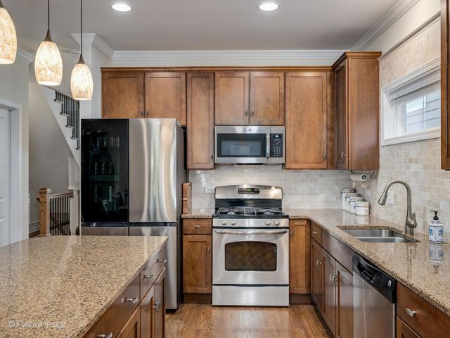 3644 N Avondale Avenue, Chicago, IL 60618