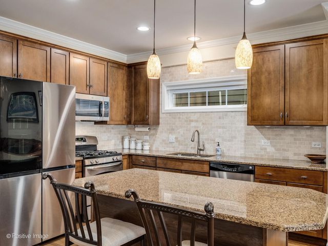 3644 N Avondale Avenue, Chicago, IL 60618