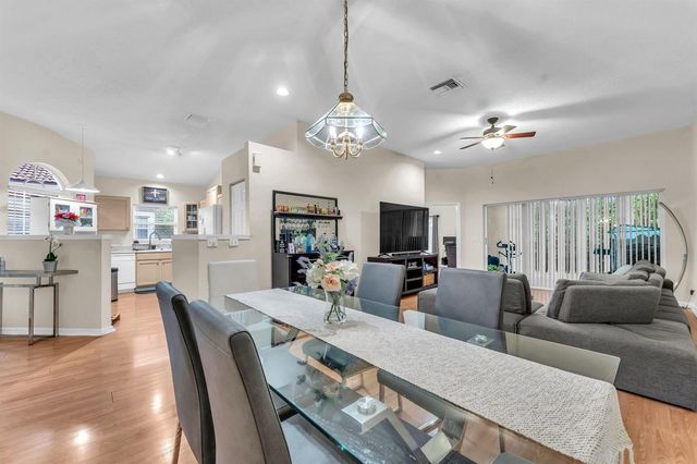 8385 Vía Serena, Boca Raton, FL 33433