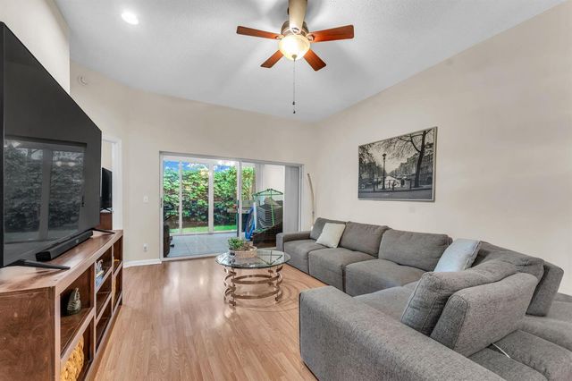 8385 Vía Serena, Boca Raton, FL 33433