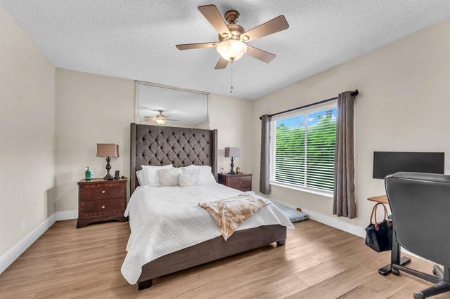 8385 Vía Serena, Boca Raton, FL 33433