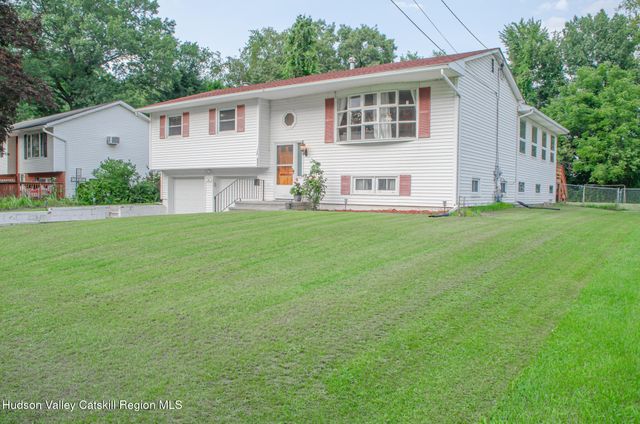 32 Kalina Drive, Saugerties, NY 12477