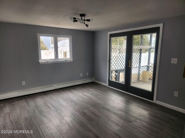 883 Roundtree Drive, Toms River, NJ 08753